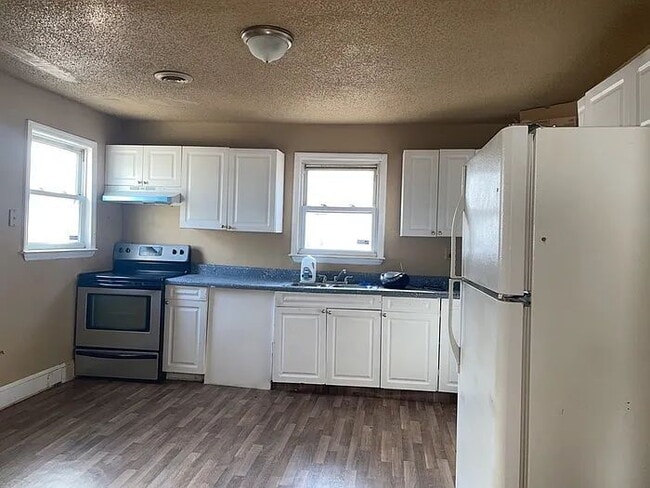 Building Photo - "Charming 2-Bedroom Retreat in Greenville - Perfect for Cozy Living!"