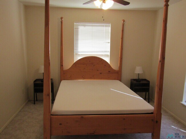 Building Photo - 4143 2 W Main St