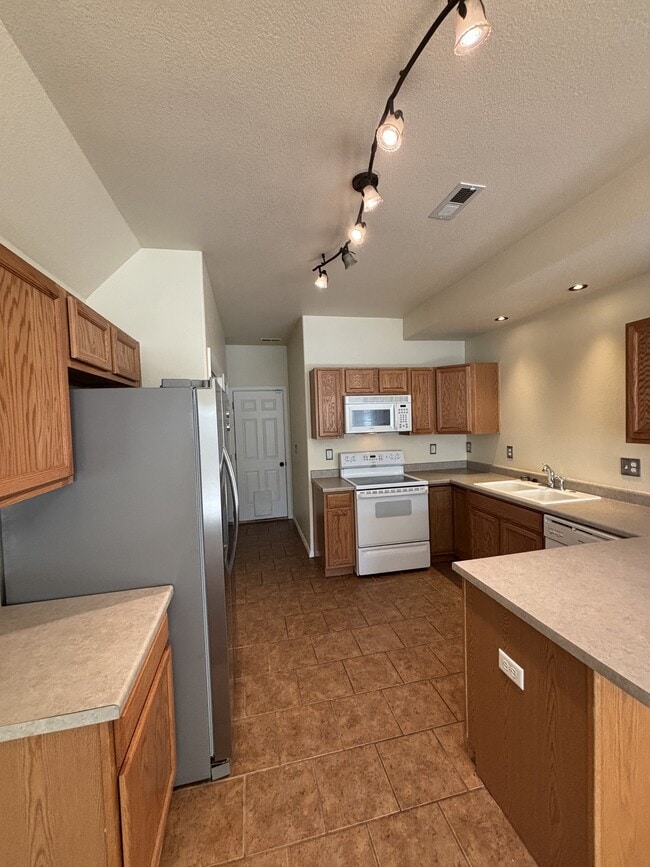 Building Photo - 755 Hailey Glenn View