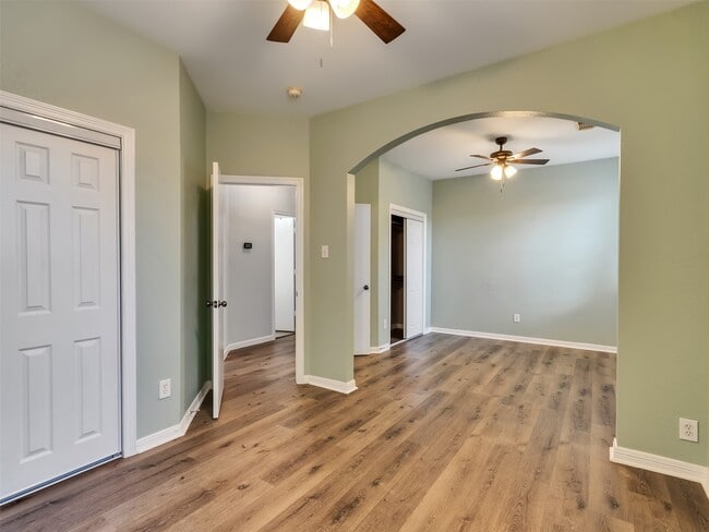 Building Photo - 1906 Cameo Ct