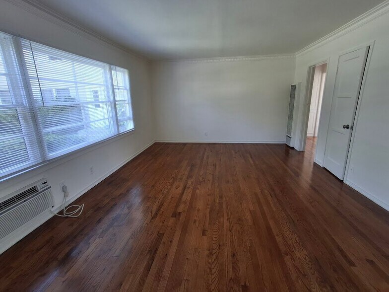 Building Photo - 724 S Old Ranch Rd