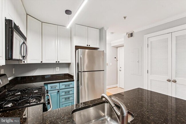 Building Photo - 1740 18th St NW
