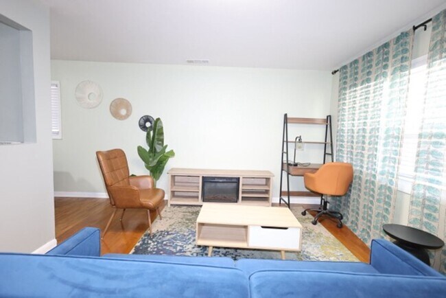 Building Photo - Move-in Ready Condo for Rent!