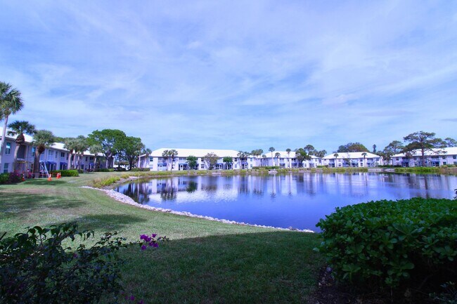 Building Photo - FURNISHED LONG TERM OR SEASONAL RENTAL WALKING DISTANCE TO MERCATO