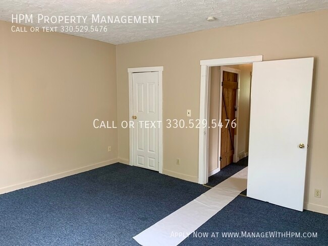 Building Photo - 926 Main Ave W