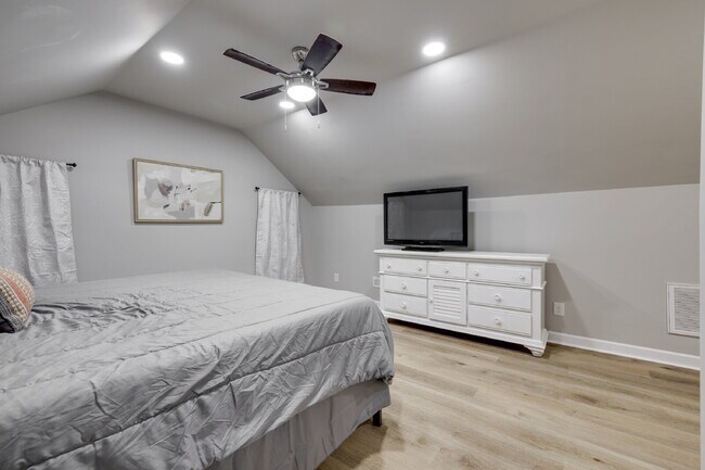 Building Photo - "Charming 2-Bedroom Furnished Retreat with Spacious Layout and 2.5 Baths in York, SC!"