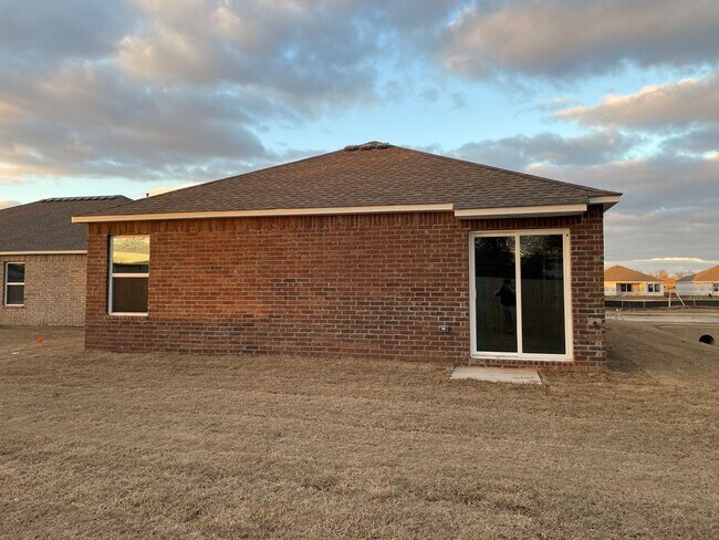 Building Photo - *Zero Regrets with Free Rent + Amazon Cash* Three Bedroom | Two Bath Home in Robinson Ranch
