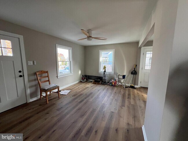 Primary Photo - 346 W 11th St