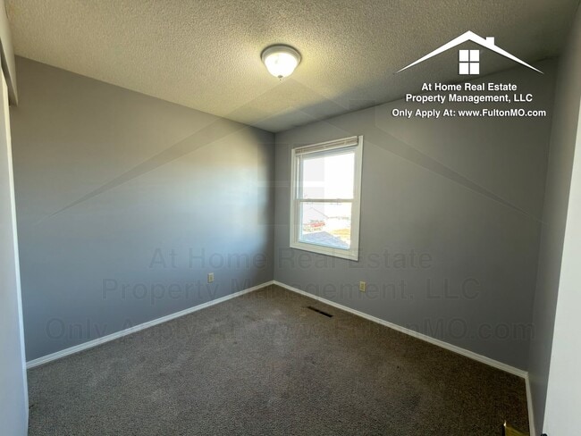 Building Photo - 1904 Springdale Ct