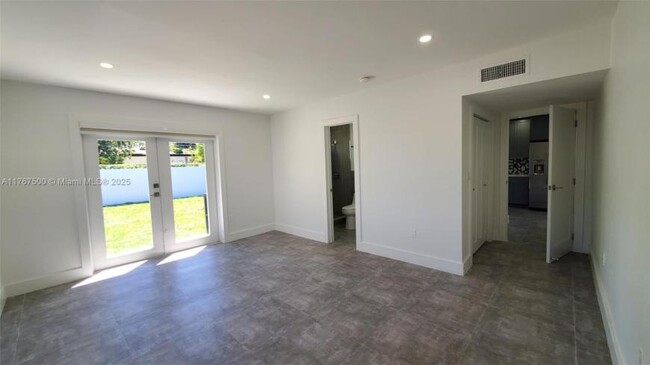 Building Photo - 3 bedroom in Miami FL 33127