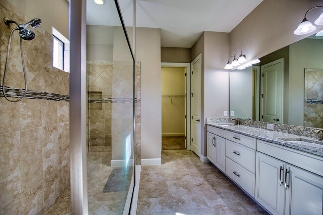 Building Photo - Annual Unfurnished Single-Family Home located in Bellacina at Casey Key with Resort-like Amenities!
