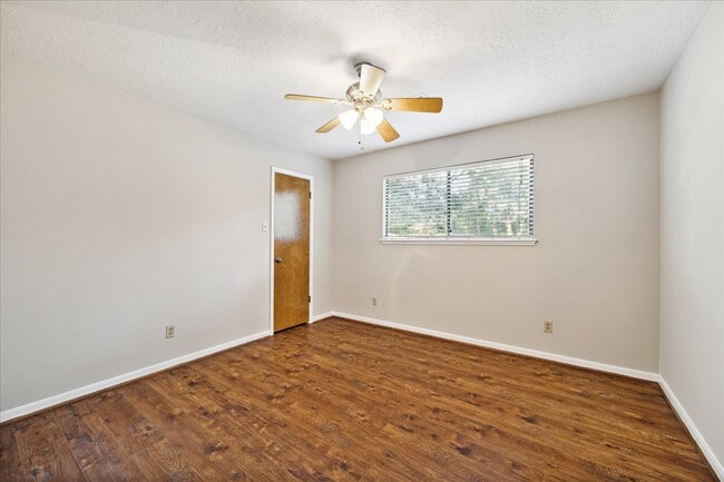 Building Photo - 4 Falling Star Rd