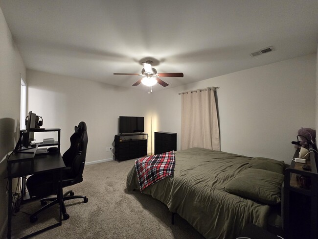 Building Photo - 437 Conifer St