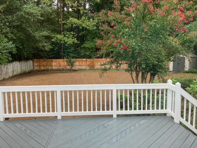 Building Photo - 117 Runaway Ln