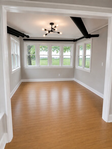 Building Photo - 305 Memorial Dr