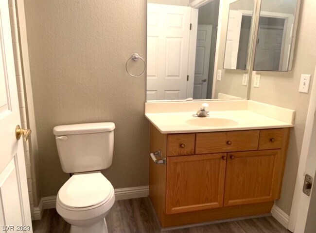 Building Photo - 352 Pine Haven St