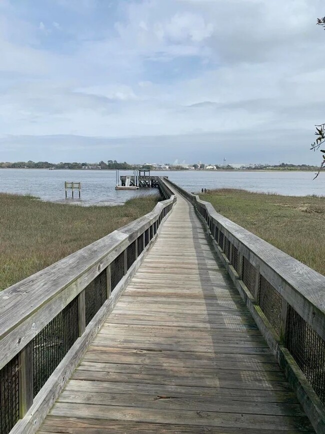 Building Photo - 3 Bedroom 1 Bath House - West Ashley - Cha...