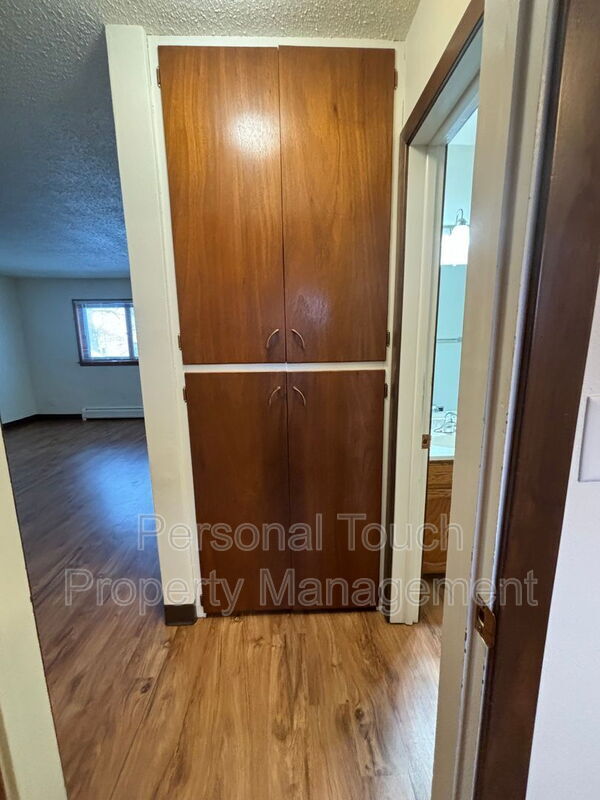 Building Photo - 132 6th Ave N