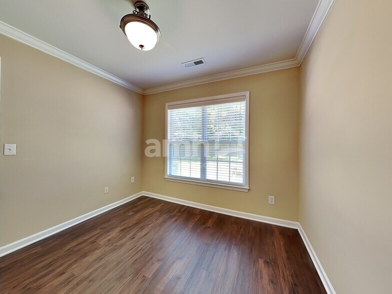 Building Photo - 14 Bluestem Ct