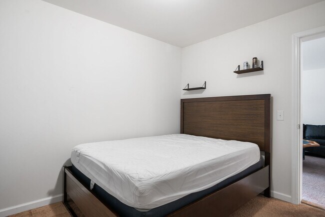 Building Photo - 1313 Giles Rd