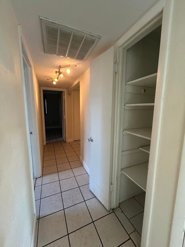 Building Photo - 5839 Daphne Dr