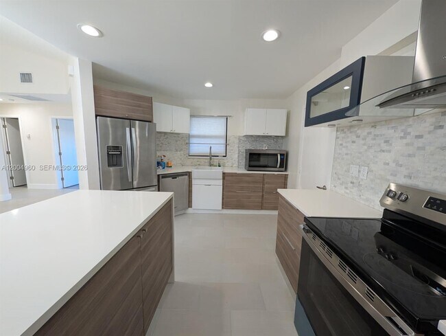 Building Photo - 640 SW 113th Terrace