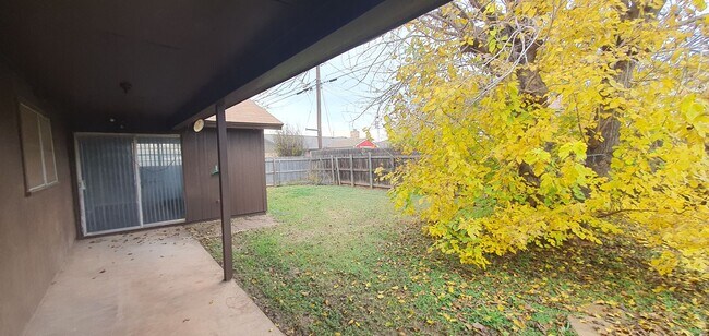 Building Photo - LOVELY 3 bedroom 2 bath home COMING SOON!