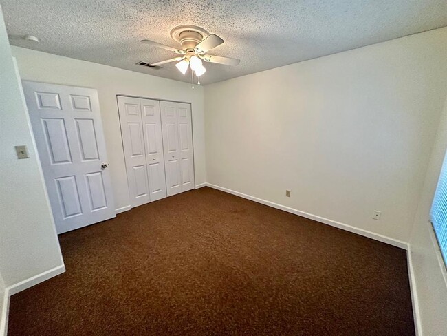 Building Photo - 102 Lady Bird Ln