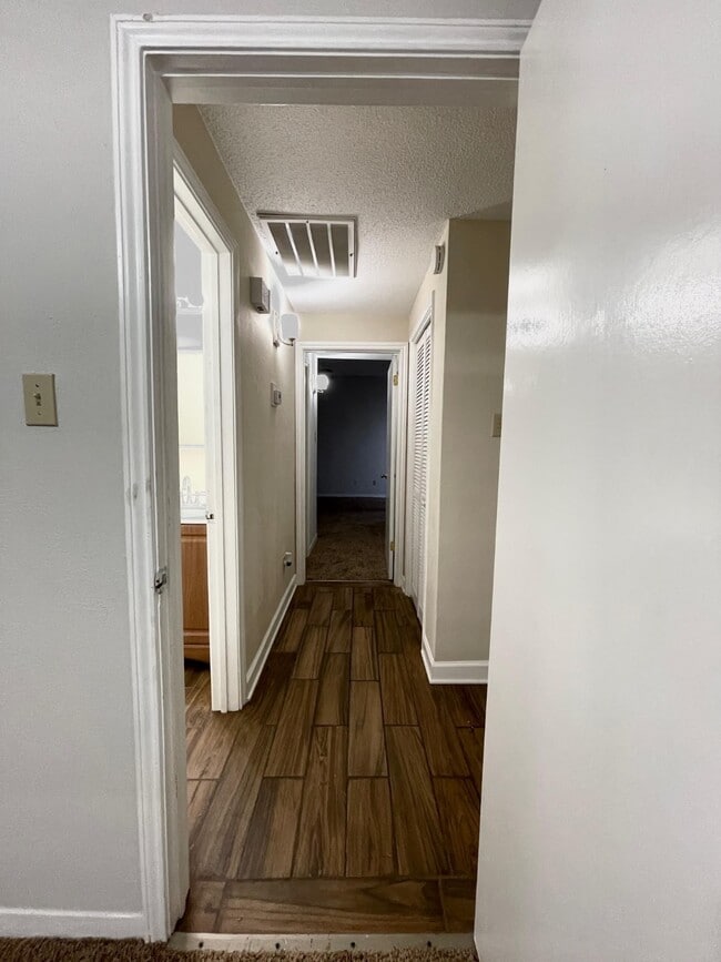 Building Photo - 3740 Thistlemont Dr