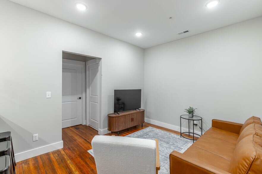 Building Photo - 1108 McCallie Ave