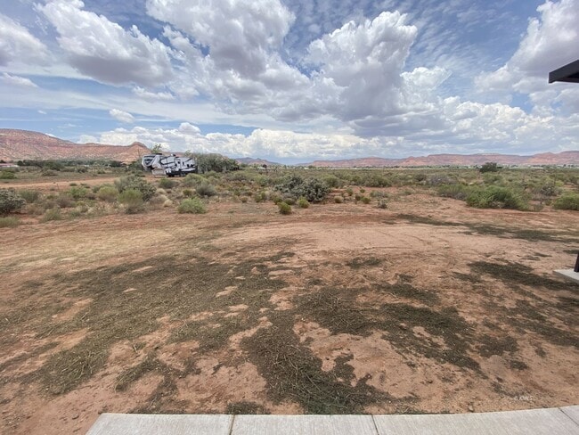 Building Photo - 2255 S Hopi Dr