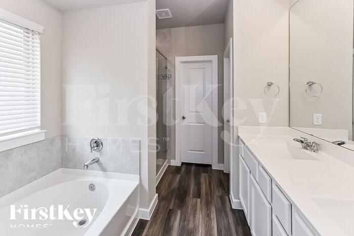Building Photo - 12319 Summerbrook Dr