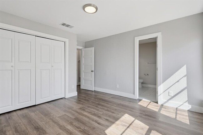 Building Photo - 5202 Nuckols Crossing Rd