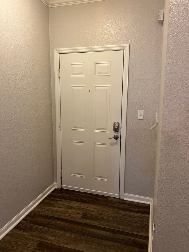 Building Photo - Spacious 3BR/2BA Gated Condo with Resort-Style Amenities!