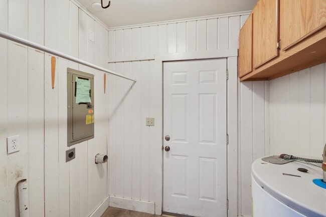 Building Photo - Remodeled - 2 Bed 1 Bath - Fully Fenced - ...