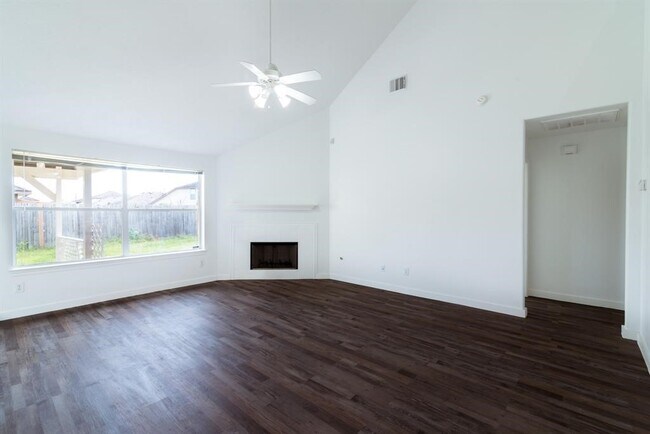 Building Photo - 2707 Troy Dr