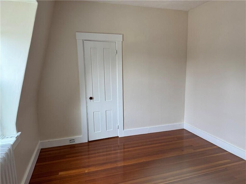 Building Photo - 26 Ayrault St