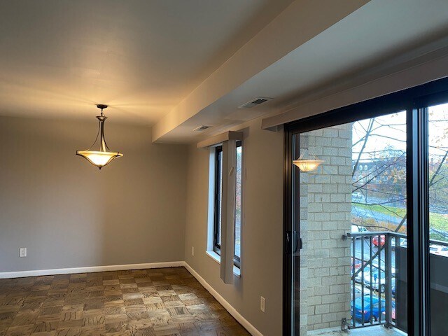 dining room - 6001 Arlington Blvd