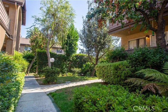 Building Photo - 14835 Sherman Way