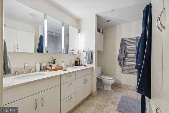 Building Photo - 219 S 18th St