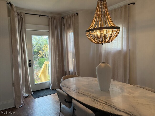 Building Photo - 1320 W 108th St