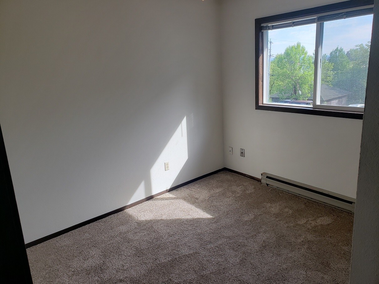 Building Photo - 1918 E 3rd St