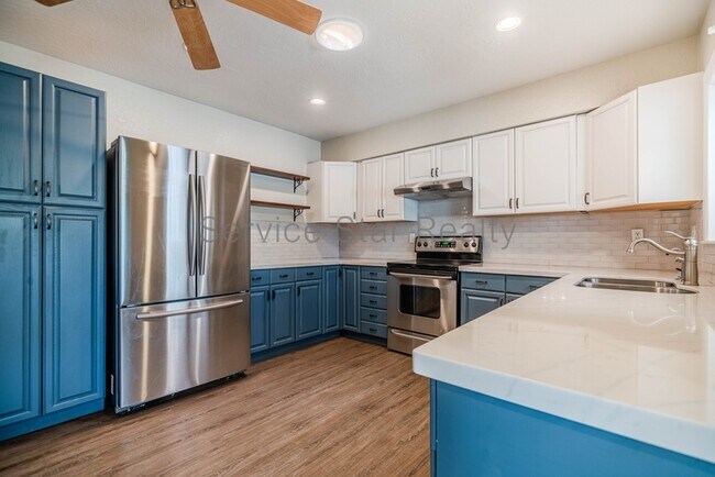 Building Photo - 2609 E Aster Dr