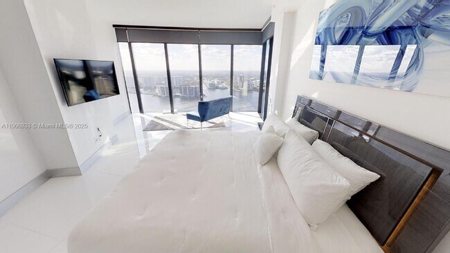 Building Photo - 18555 Collins Ave