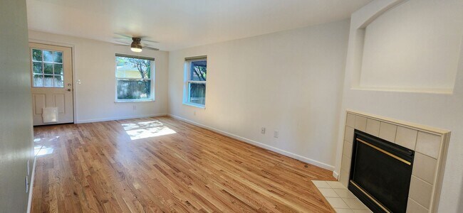 Building Photo - 3 bed 2.5 bath Single Family Home, Monroe ...