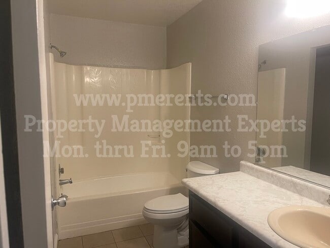 Building Photo - Duplex