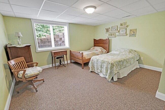 Building Photo - Spacious 5-Bedroom Retreat for Rent – Priv...