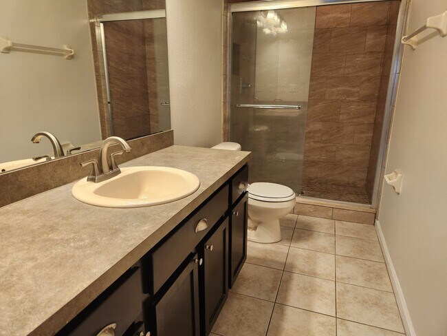 Building Photo - Adorable 3 Bedroom 2.5 Bath home