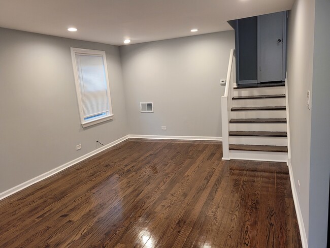 Building Photo - 8617 S Bennett Ave