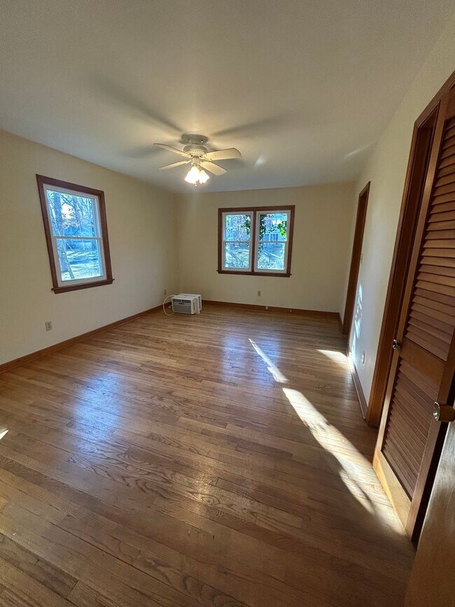 Building Photo - 3 bedroom, 3 bath house located in Park Forest